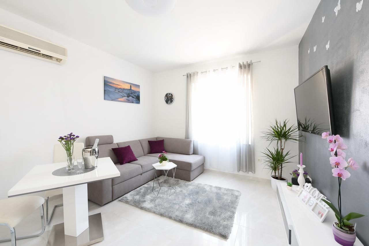 Lant Apartment *